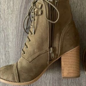 NEW Olive Green Suede Combat Boots 💚